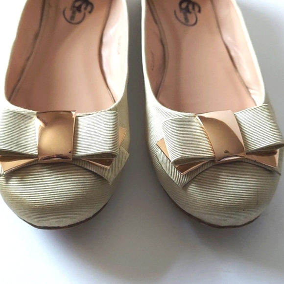 CG Shoes Light Gold Bow Embellished Dress Flats - Picture 3 of 8